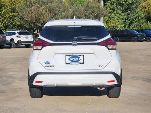 2022 Nissan Kicks SV