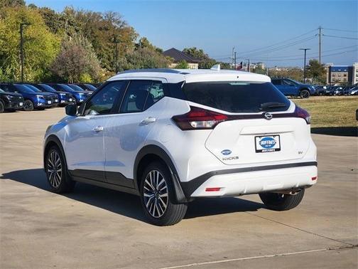 2022 Nissan Kicks SV