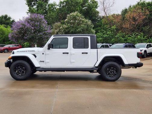 Bright White Clearcoat 2023 Jeep Gladiator Texas Trail