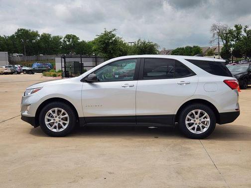 Silver Ice Metallic 2021 Chevrolet Equinox LS