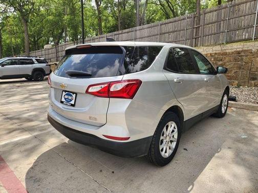 Silver Ice Metallic 2021 Chevrolet Equinox LS