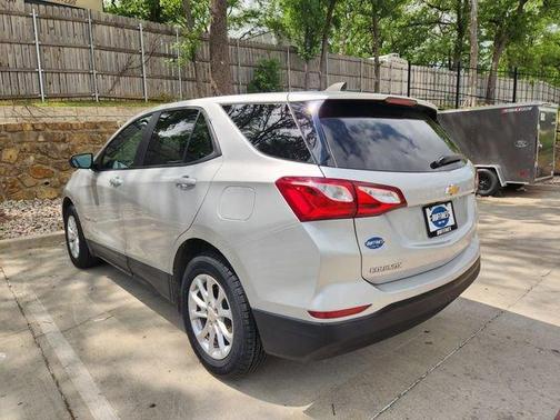 Silver Ice Metallic 2021 Chevrolet Equinox LS