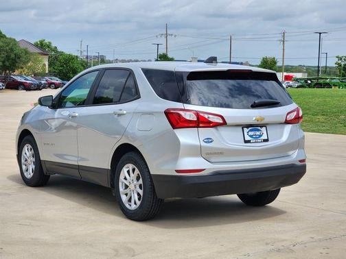 Silver Ice Metallic 2021 Chevrolet Equinox LS