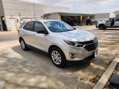 Silver Ice Metallic 2021 Chevrolet Equinox LS