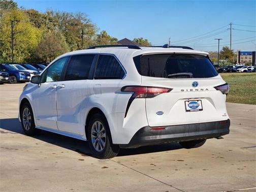 2021 Toyota Sienna LE