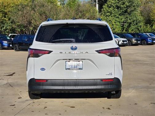 2021 Toyota Sienna LE
