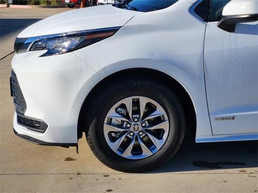 2021 Toyota Sienna LE