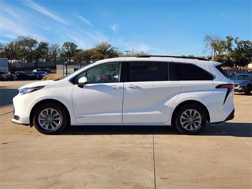 2021 Toyota Sienna LE