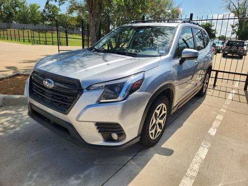 Ice Silver Metallic 2023 Subaru Forester 2.5i Premium