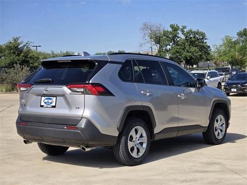2020 Toyota RAV4 LE