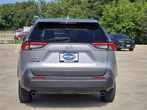 2020 Toyota RAV4 LE