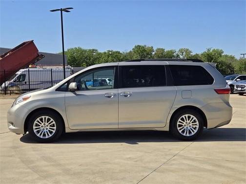 2017 Toyota Sienna XLE