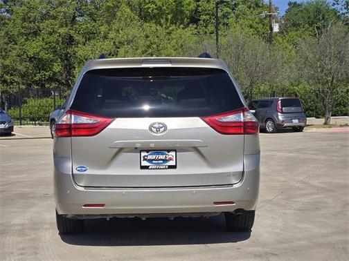 2017 Toyota Sienna XLE
