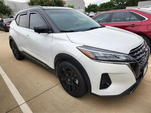 2023 Nissan Kicks SR