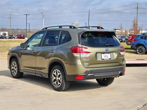 2023 Subaru Forester Premium