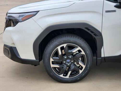 Crystal White Pearl 2026 Subaru Forester Limited