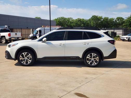 Crystal White Pearl 2021 Subaru Outback Limited XT