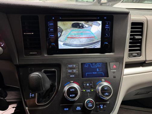 White 2015 Toyota Sienna LE