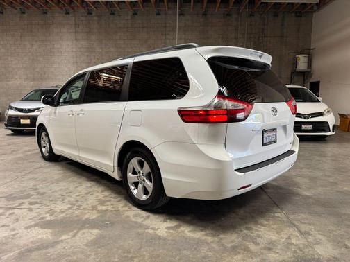 White 2015 Toyota Sienna LE