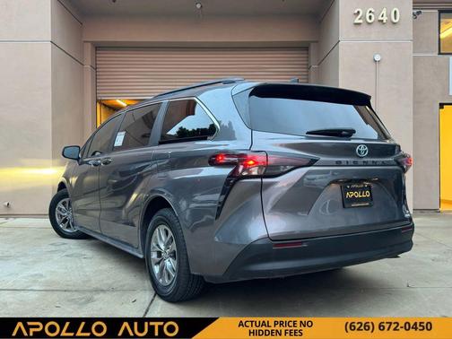 2023 Toyota Sienna LE