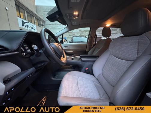 2023 Toyota Sienna LE