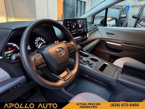 2023 Toyota Sienna LE