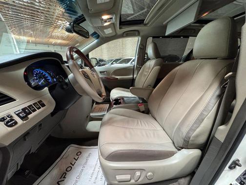 White 2014 Toyota Sienna Limited