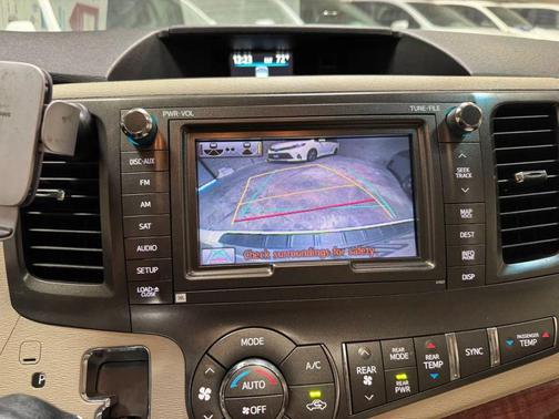 White 2014 Toyota Sienna Limited