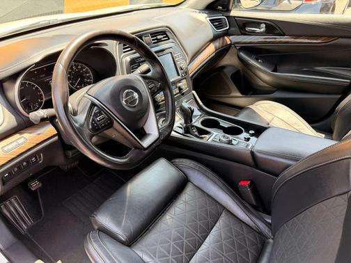 White 2017 Nissan Maxima 3.5 Platinum