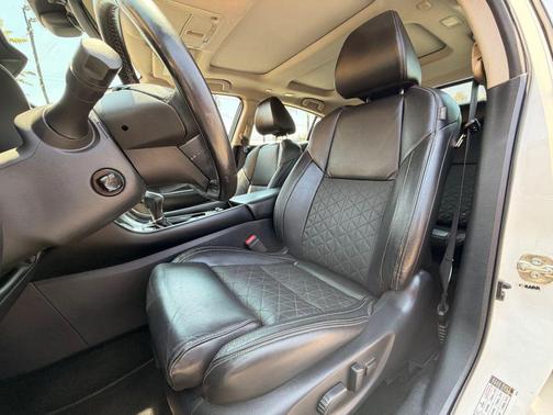 White 2017 Nissan Maxima 3.5 Platinum