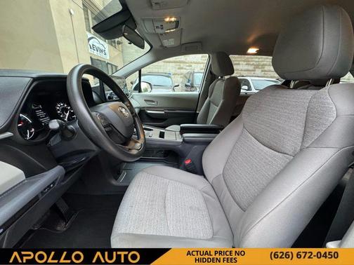 2022 Toyota Sienna LE