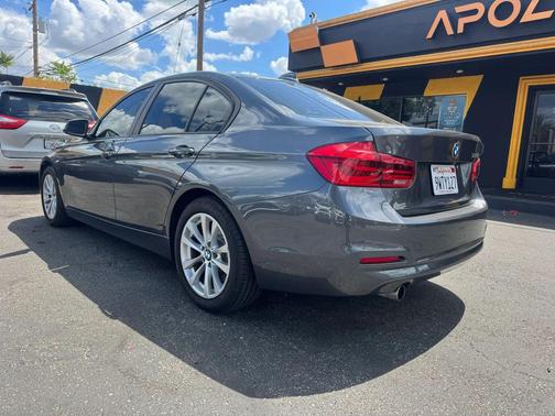 Gray 2018 BMW 320 i