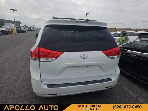 2011 Toyota Sienna LE