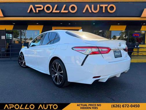 2020 Toyota Camry SE