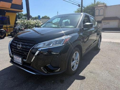 Black 2024 Nissan Kicks S