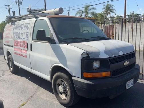 White 2005 Chevrolet Express 2500 Base