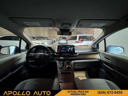 2024 Toyota Sienna LE