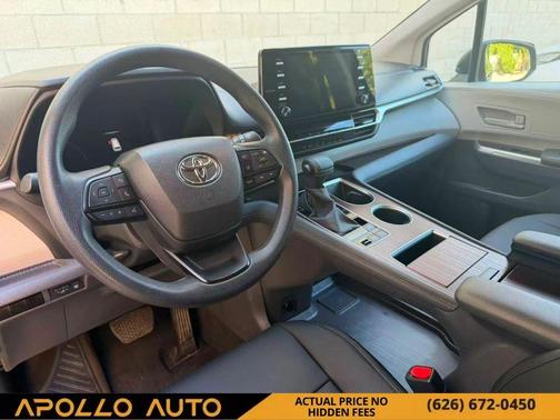 2024 Toyota Sienna LE
