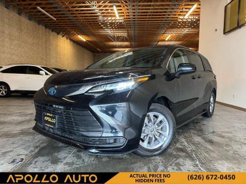 2024 Toyota Sienna LE