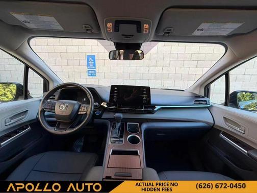 2024 Toyota Sienna LE