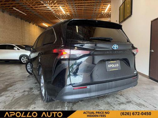 2024 Toyota Sienna LE