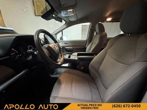 2024 Toyota Sienna LE