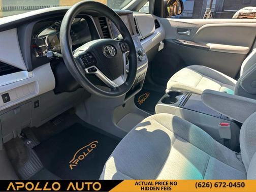 2017 Toyota Sienna LE