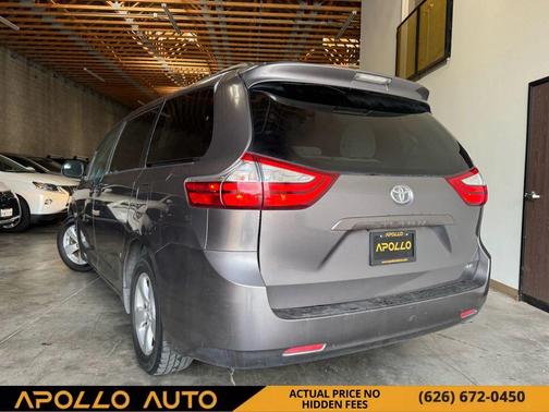 2017 Toyota Sienna LE