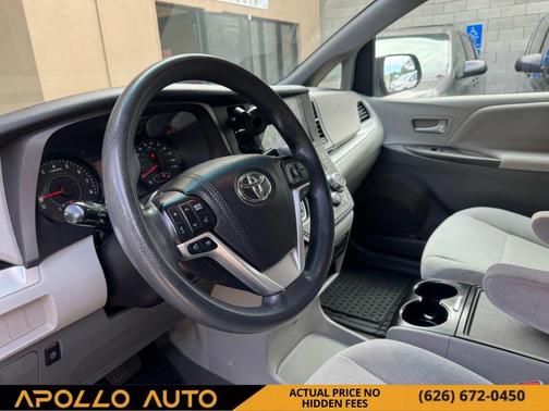 2017 Toyota Sienna LE