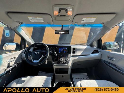 2017 Toyota Sienna LE