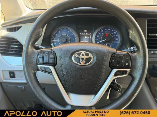 2019 Toyota Sienna LE