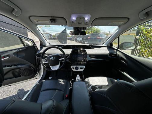 White 2018 Toyota Prius Four Touring