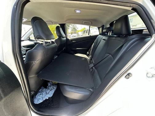 White 2018 Toyota Prius Four Touring