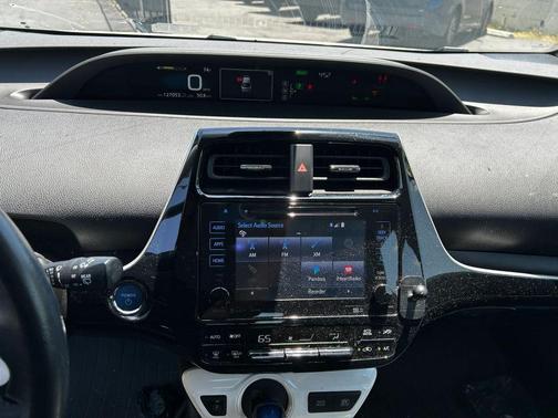 White 2018 Toyota Prius Four Touring